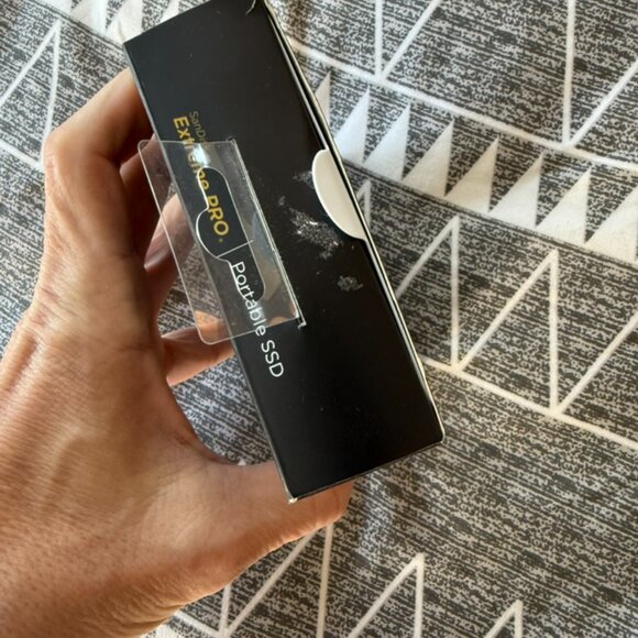 SanDisk Extreme PRO 1TB Portable SSD V2 NVMe 2000MB/s USB-C External Drive New - Picture 3 of 3